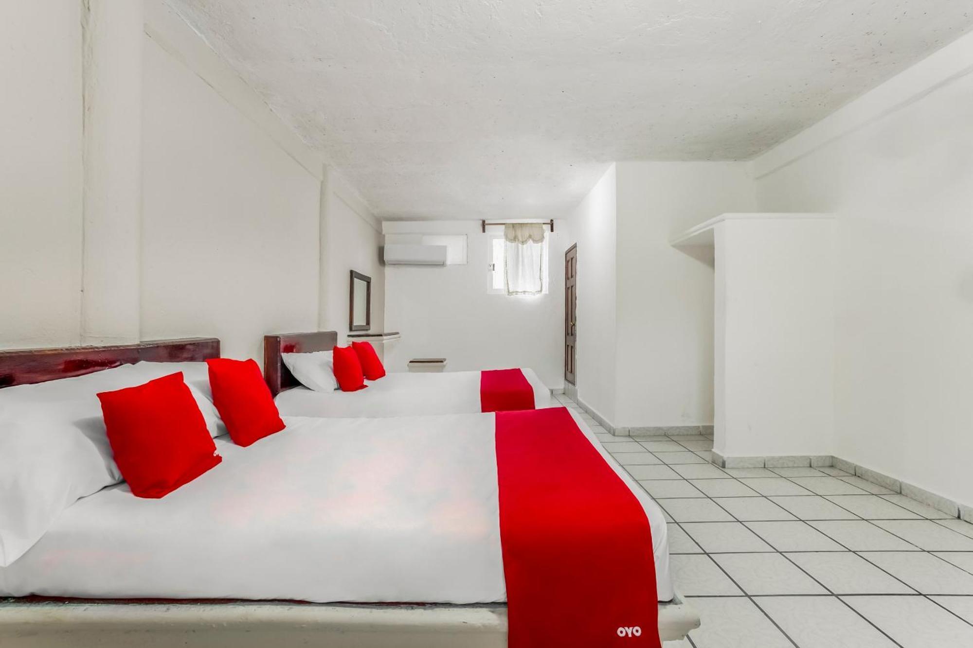 OYO Hotel Jaguar Cancun Bagian luar foto