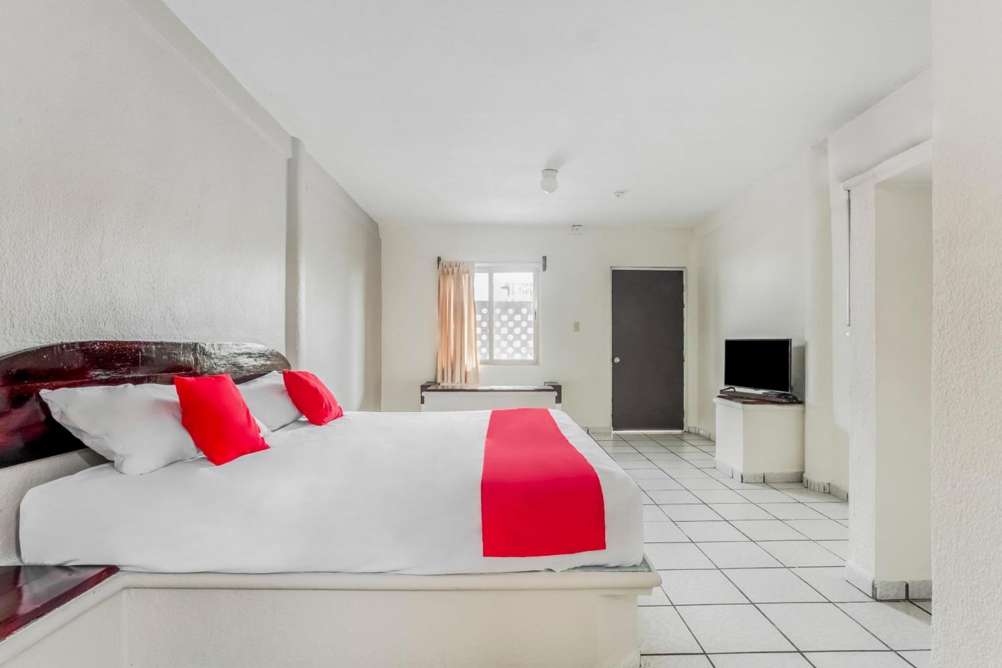 OYO Hotel Jaguar Cancun Bagian luar foto