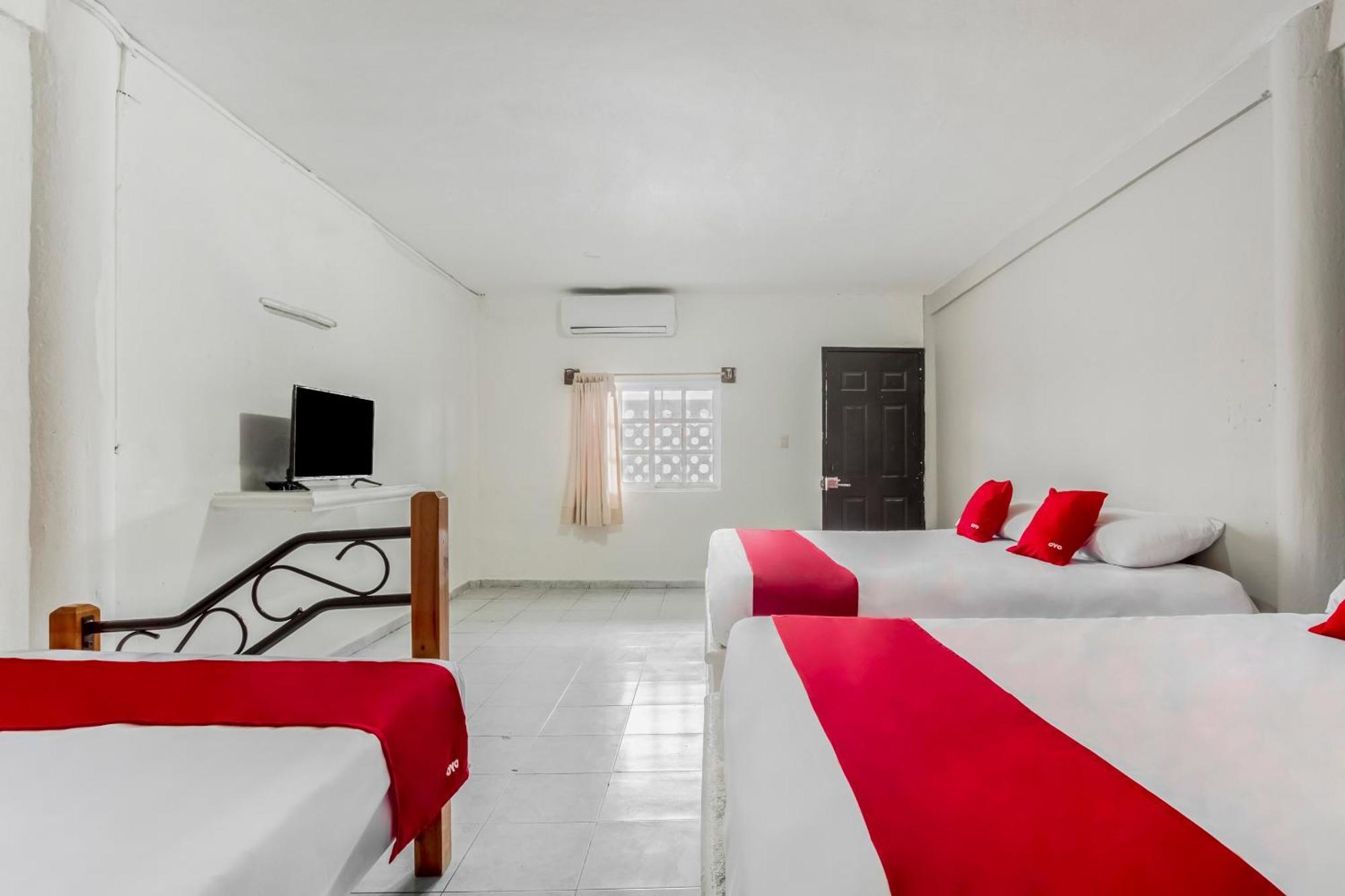 OYO Hotel Jaguar Cancun Bagian luar foto