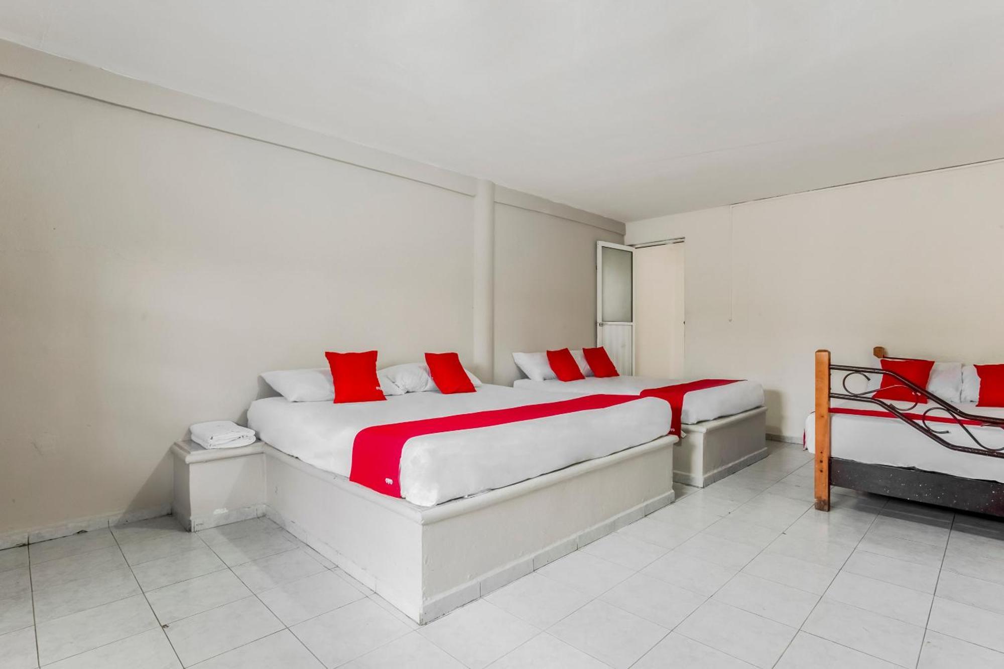 OYO Hotel Jaguar Cancun Bagian luar foto