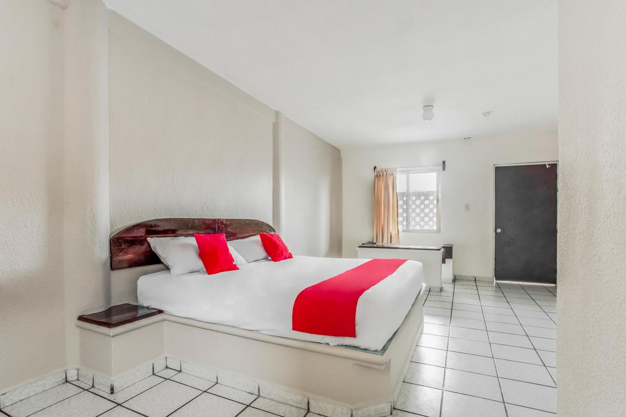 OYO Hotel Jaguar Cancun Bagian luar foto