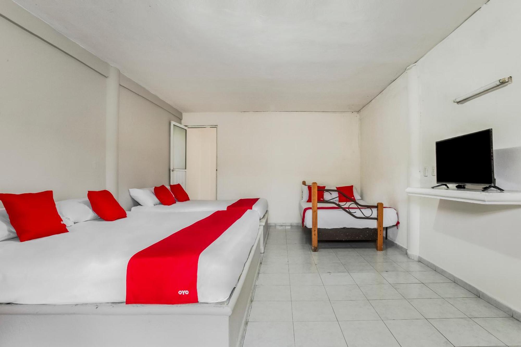 OYO Hotel Jaguar Cancun Bagian luar foto