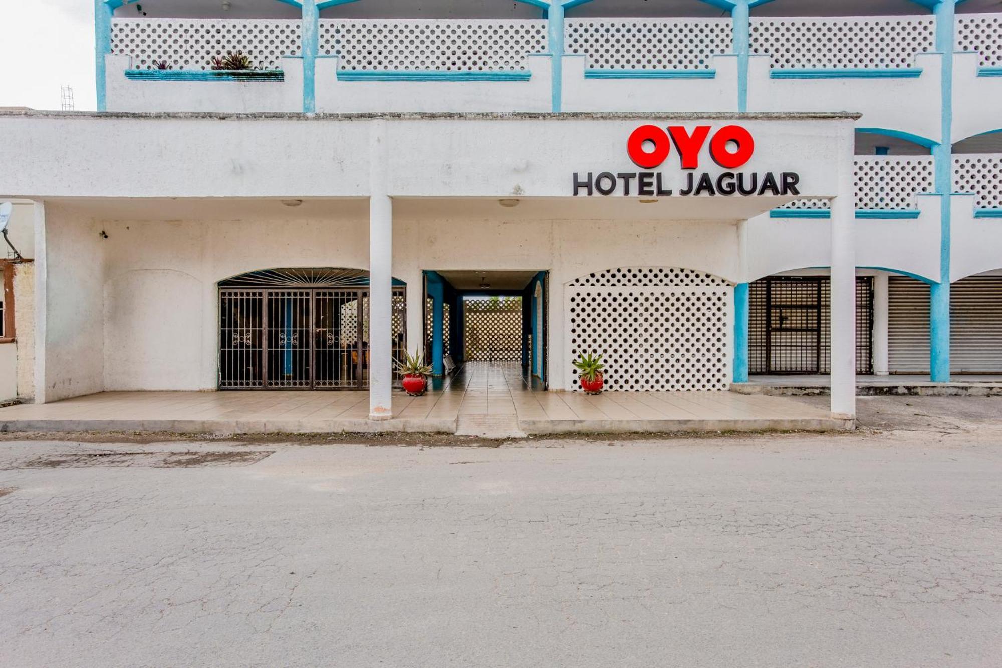 OYO Hotel Jaguar Cancun Bagian luar foto