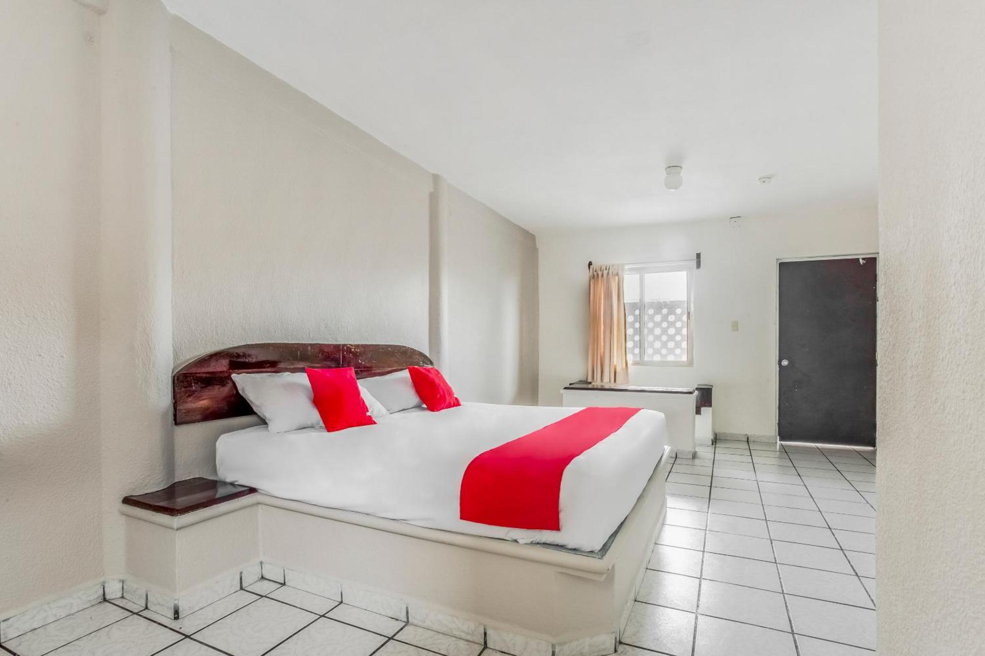 OYO Hotel Jaguar Cancun Bagian luar foto