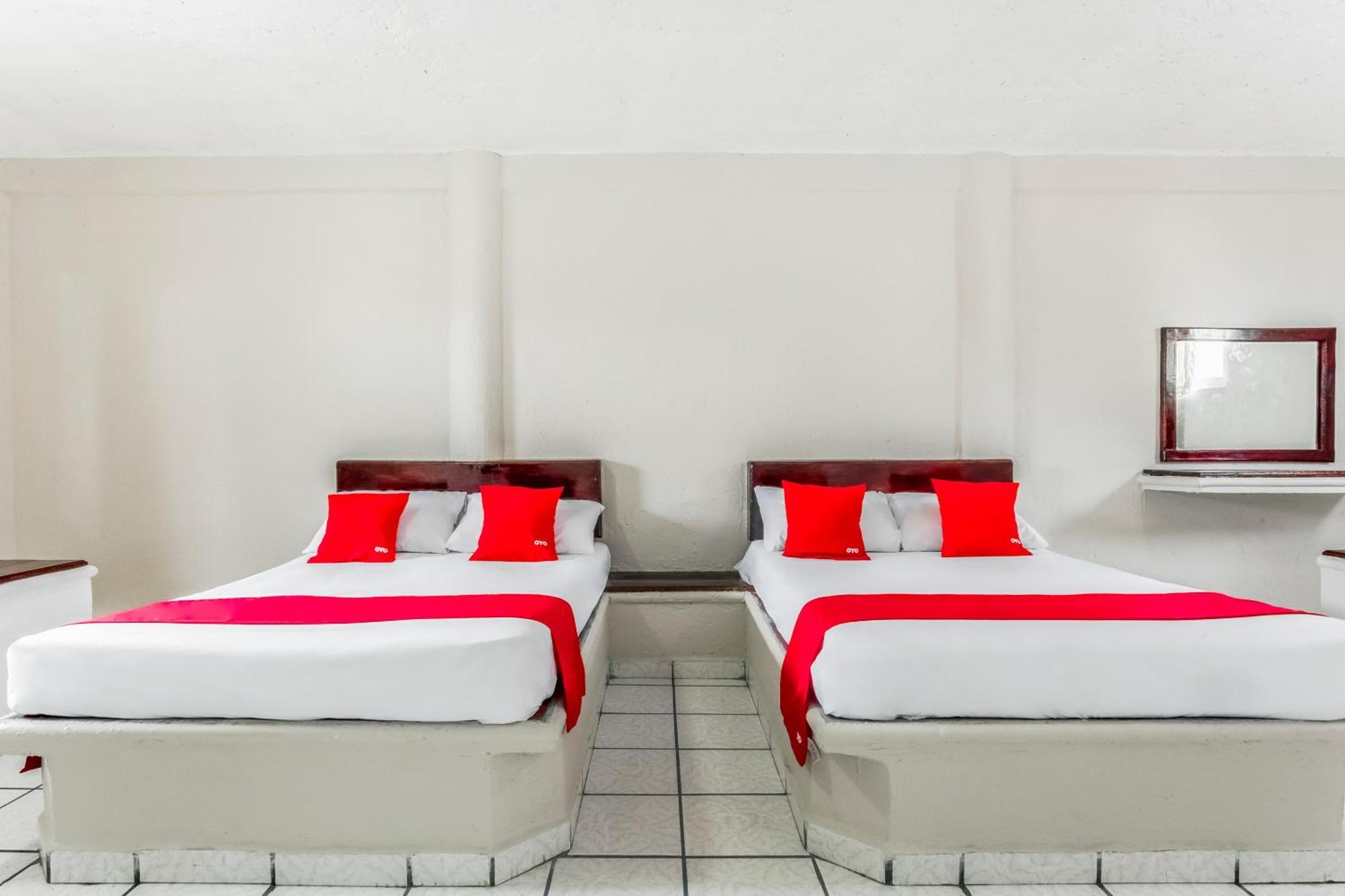 OYO Hotel Jaguar Cancun Bagian luar foto