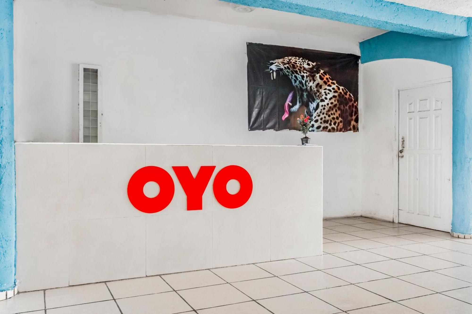 OYO Hotel Jaguar Cancun Bagian luar foto